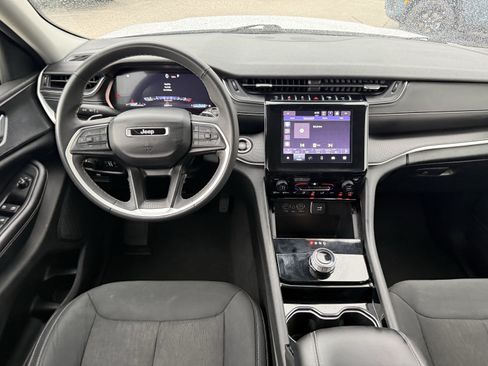 Used 2023 Jeep Grand Cherokee L Laredo RWD image 14