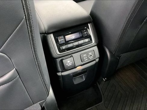 Used 2024 Subaru Ascent Touring AWD/4WD image 35