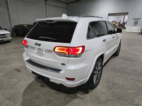 Used 2018 Jeep Grand Cherokee Overland AWD/4WD image 11