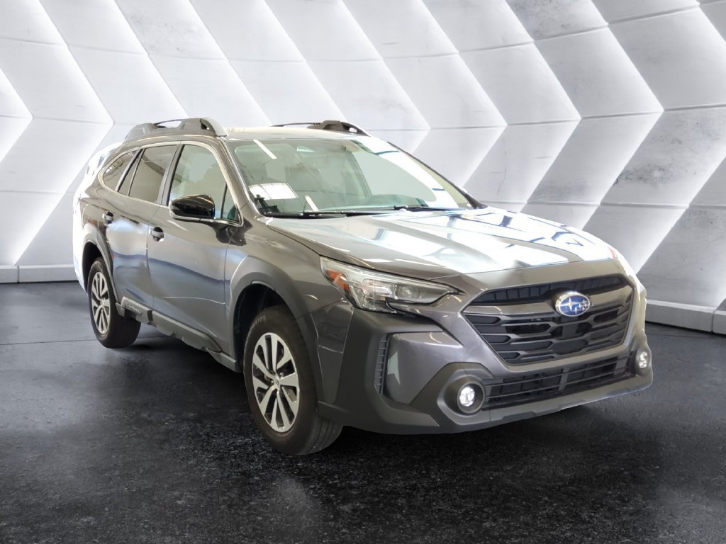 Used 2025 Subaru Outback Premium AWD/4WD image 1