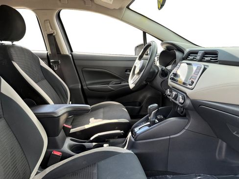 Used 2020 Nissan Versa SV image 14