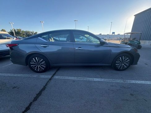 Used 2025 Nissan Altima 2.5 SV FWD image 4
