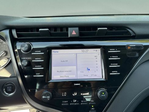 Used 2020 Toyota Camry SE image 21