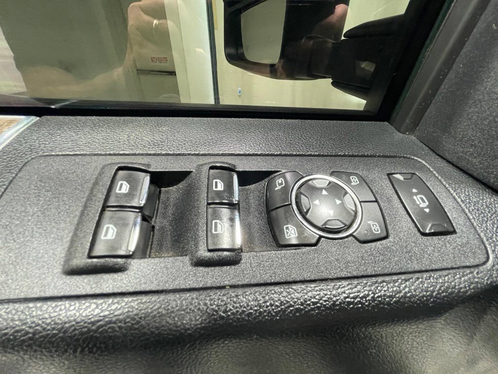 Used 2019 Ford F250 Lariat w/ Lariat Ultimate Package AWD/4WD image 16