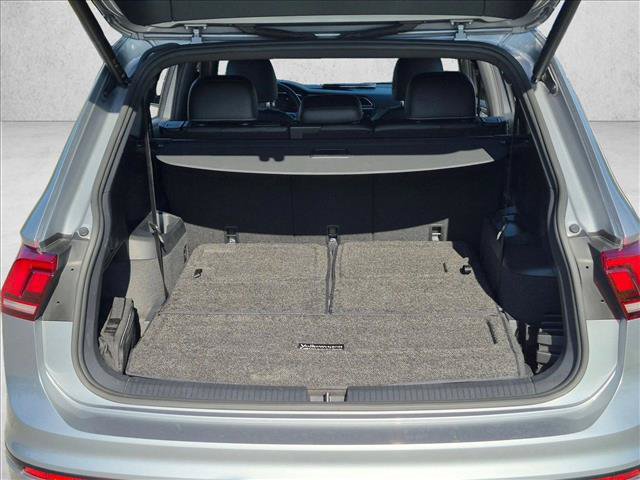 Used 2023 Volkswagen Tiguan SE R-Line FWD image 7