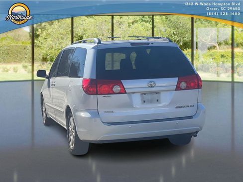 Used 2010 Toyota Sienna XLE image 4
