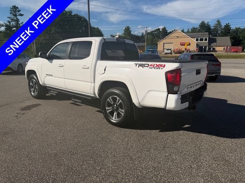 Used 2018 Toyota Tacoma TRD Sport w/ Technology Package AWD/4WD image 3