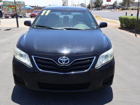 Used 2011 Toyota Camry LE FWD image 2