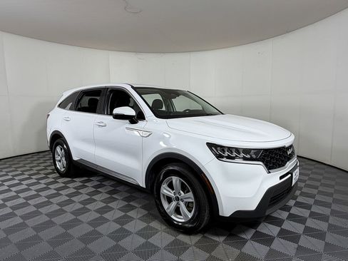 Used 2022 Kia Sorento LX FWD image 1