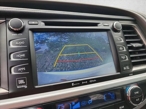 Used 2017 Toyota Highlander Limited image 22