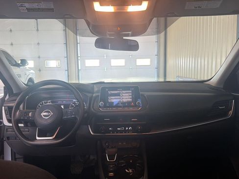 Used 2024 Nissan Rogue SV image 32