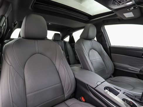 Used 2020 Toyota Avalon Limited w/ All Weather Liner Package FWD image 32