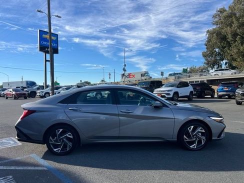 Used 2024 Hyundai Elantra Limited FWD image 5