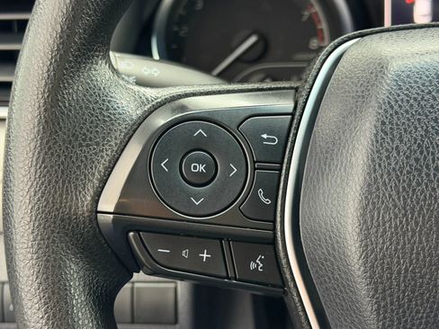 Used 2018 Toyota Camry LE image 19