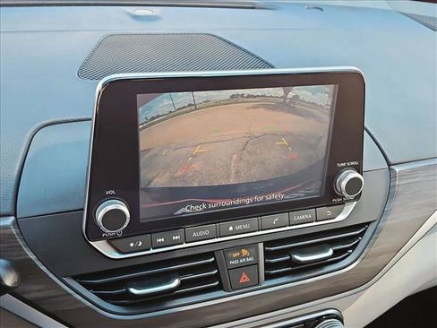Used 2025 Nissan Altima 2.5 SV FWD image 13