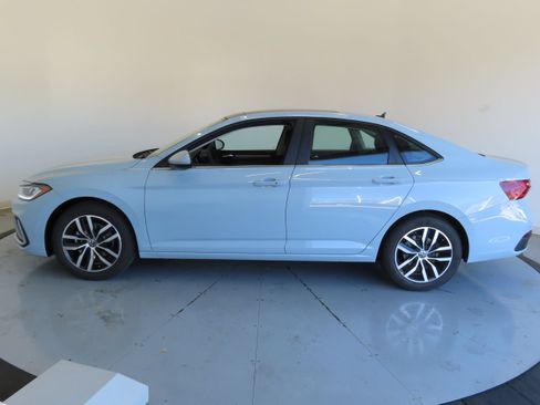 New 2026 Volkswagen Jetta SE FWD image 7