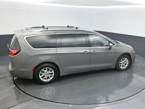 Used 2021 Chrysler Pacifica Touring-L image 24