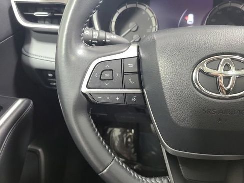 Used 2023 Toyota Highlander XLE AWD/4WD image 25