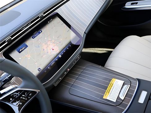 Used 2025 Mercedes-Benz E 350 4MATIC Sedan image 21