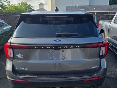 Used 2025 Ford Explorer Active AWD/4WD image 14