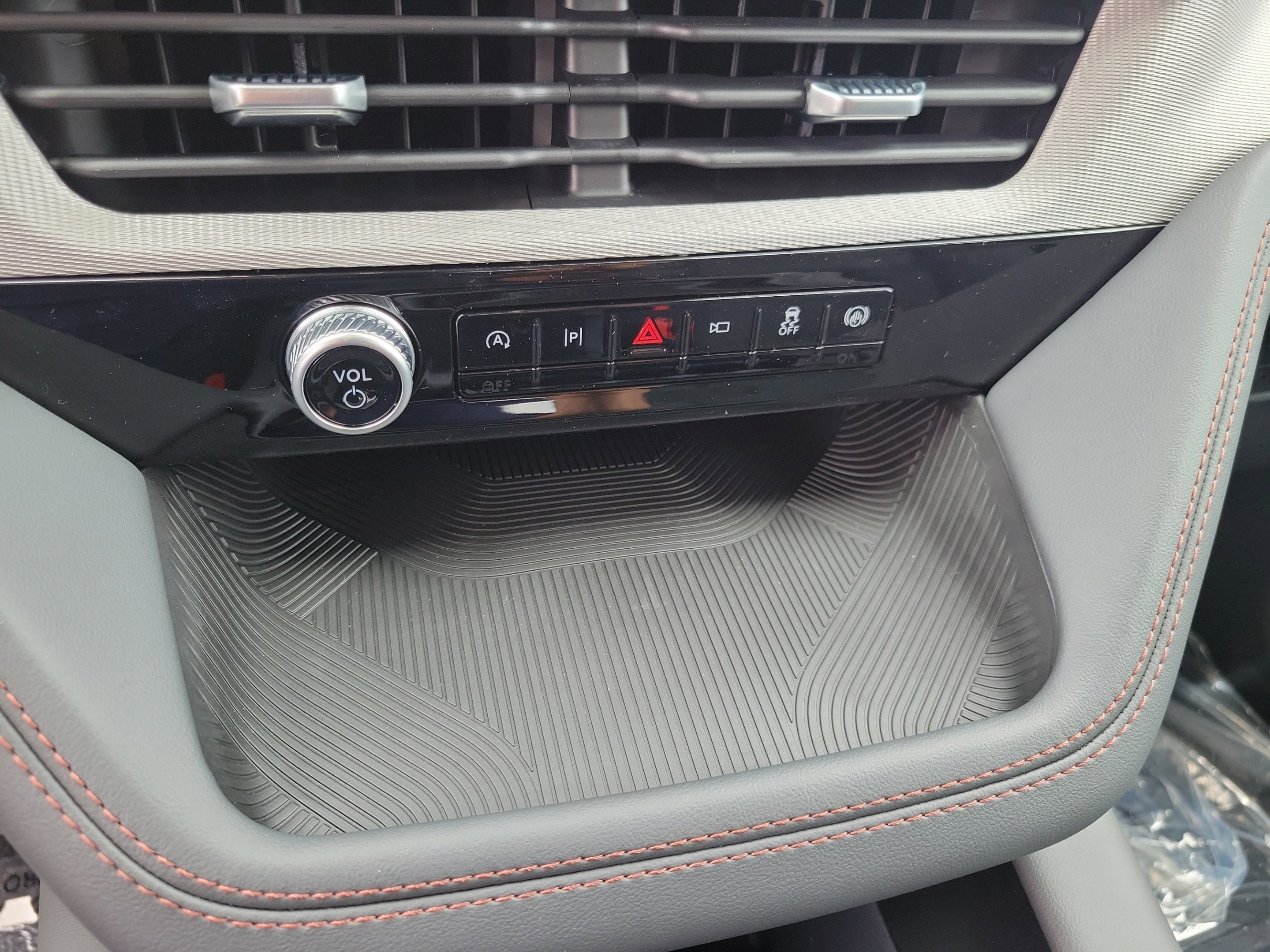 New 2026 Ford Explorer Active RWD image 27
