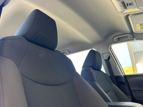 Certified 2022 Toyota RAV4 LE AWD/4WD image 16
