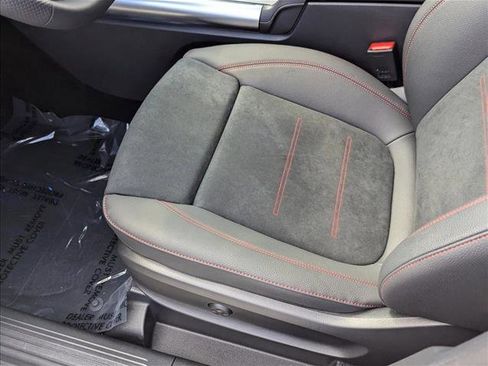 Used 2025 Mercedes-Benz GLA 250 image 4