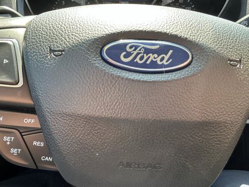 Used 2017 Ford Focus SEL w/ Cold Weather Package FWD image 21