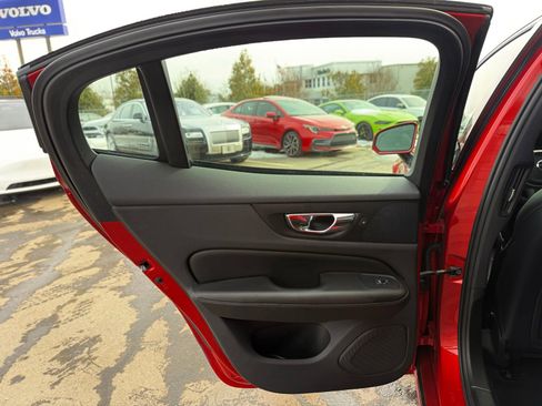 Used 2019 Volvo S60 T5 Momentum image 19