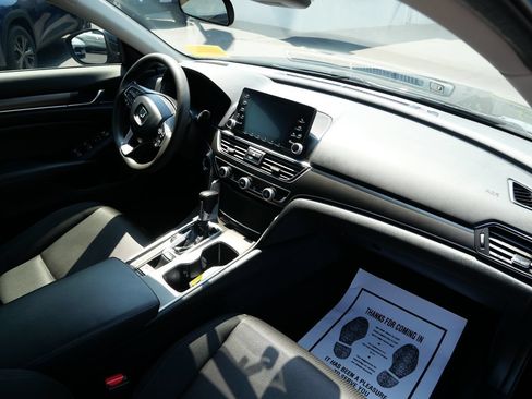 Used 2018 Honda Accord LX image 29