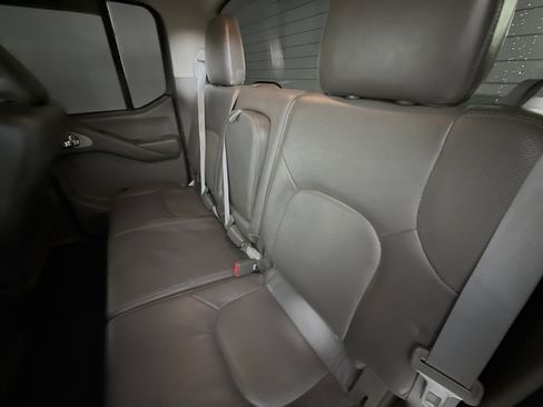 Used 2012 Nissan Frontier SL image 27