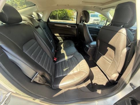 Used 2013 Ford Fusion SE FWD image 16