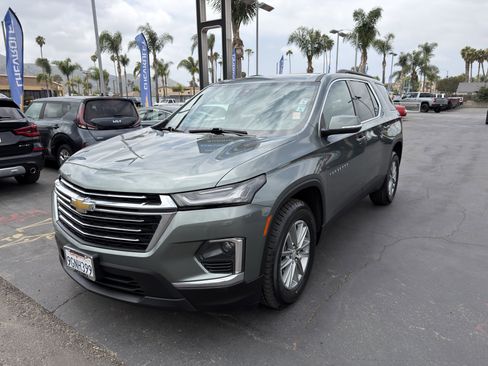 Used 2023 Chevrolet Traverse LT FWD image 4