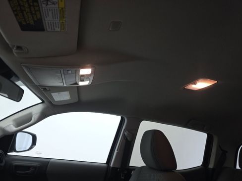 Used 2022 Toyota Tacoma SR image 10