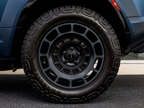 Used 2026 Land Rover Defender 110 OCTA image 12