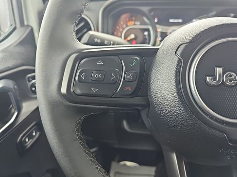 Used 2025 Jeep Wrangler Unlimited Rubicon AWD/4WD image 21