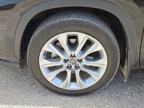 Used 2020 Toyota Highlander Limited FWD image 13