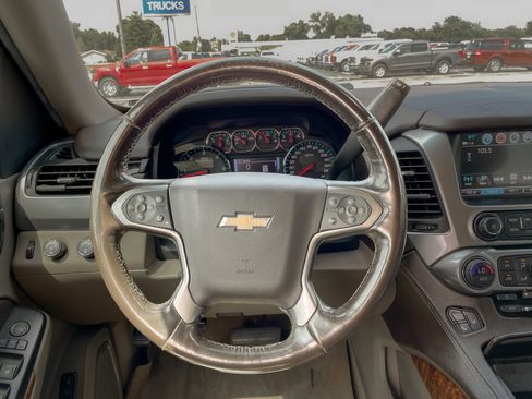 Used 2018 Chevrolet Suburban Premier AWD/4WD image 13