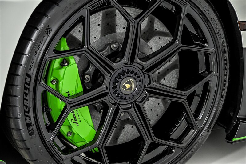 Used 2020 Lamborghini Aventador SVJ AWD/4WD image 37