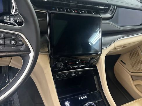 Used 2022 Jeep Grand Cherokee Limited 4xe AWD/4WD image 16