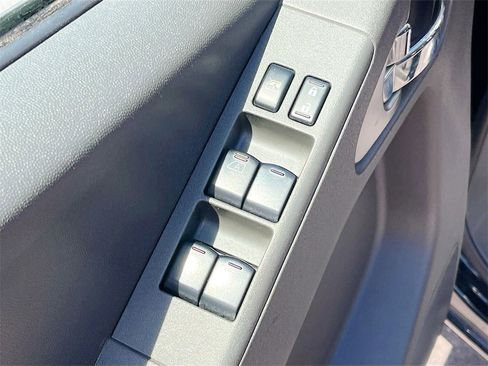 Used 2019 Nissan Frontier PRO-4X image 18