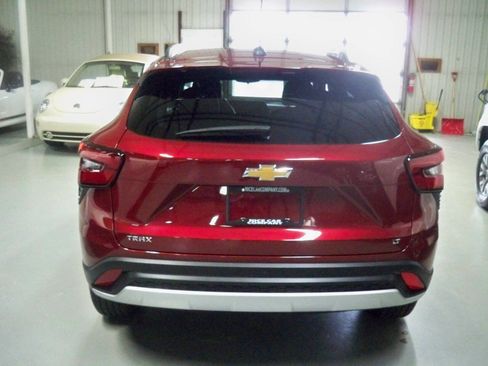 Used 2025 Chevrolet Trax LT w/ Driver Confidence Package image 4