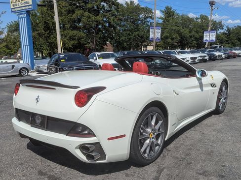 Used 2013 Ferrari California RWD image 13