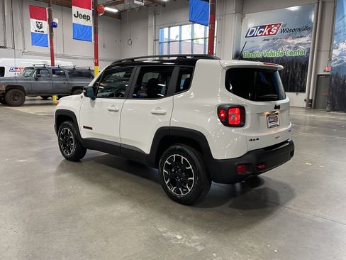 Used 2023 Jeep Renegade Trailhawk AWD/4WD image 3