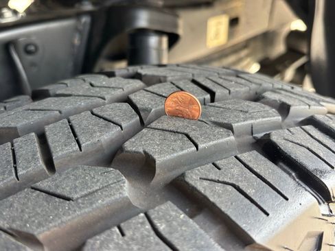 Used 2022 Toyota Tacoma SR5 w/ Technology Package image 10