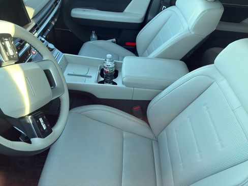 Used 2024 Hyundai Santa Fe Calligraphy image 9