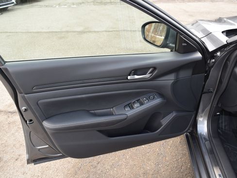 Used 2025 Nissan Altima 2.5 SV w/ SV Special Edition Package image 12