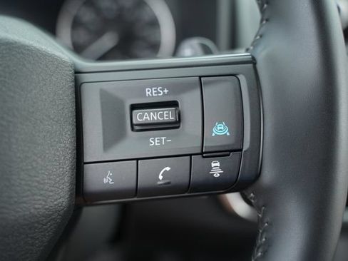 Used 2025 Nissan Rogue SV FWD image 32