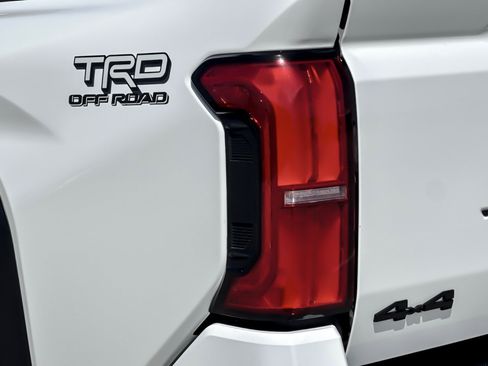 Used 2024 Toyota Tacoma TRD Off-Road w/ TRD Off Road Upgrade Package AWD/4WD image 25