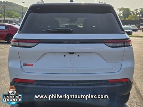 Used 2025 Jeep Grand Cherokee Altitude RWD image 4